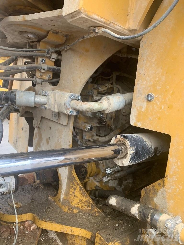 CAT 972 M Колесни товарачи