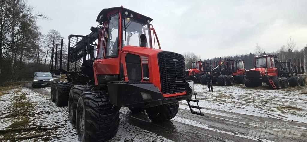 Komatsu 835 Форуардери