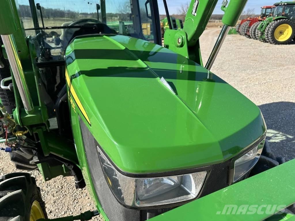 John Deere 5075 E Трактори