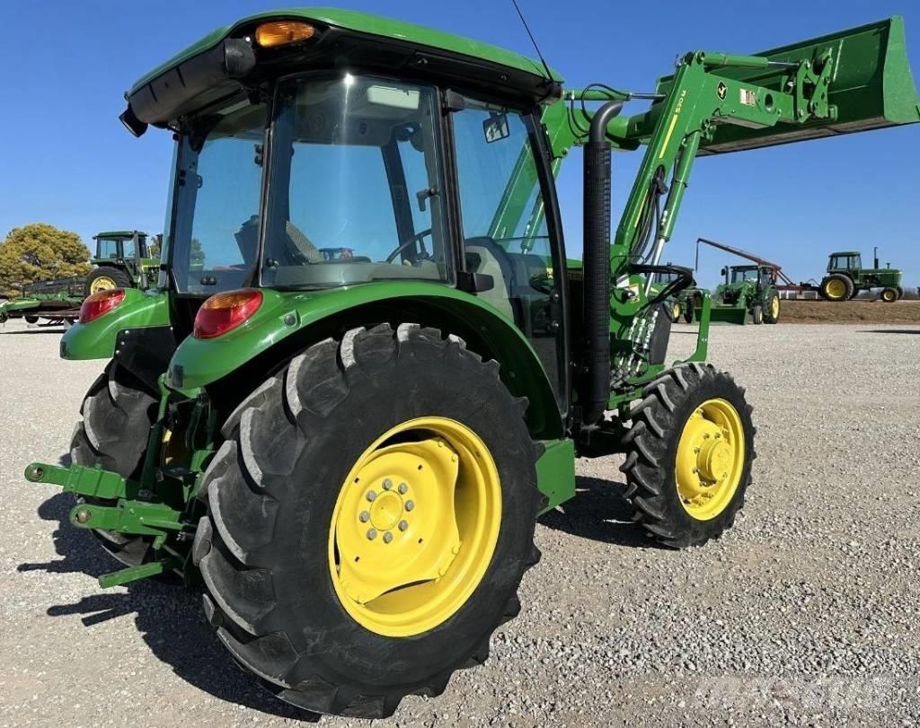 John Deere 5075 E Трактори