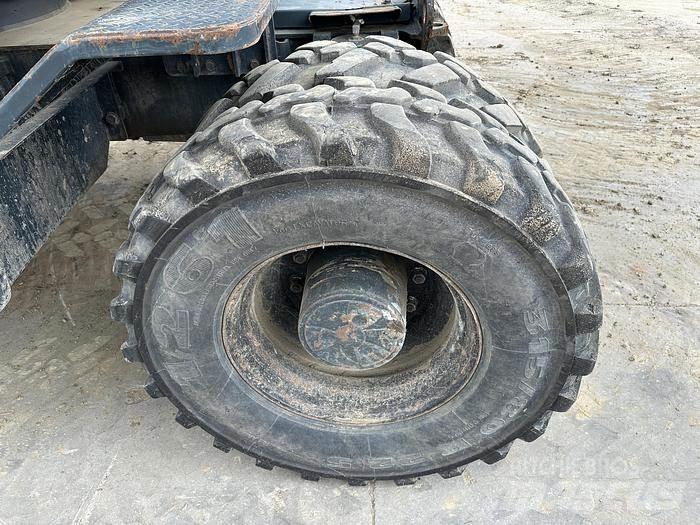 Hyundai HW140 Колесни екскаватори