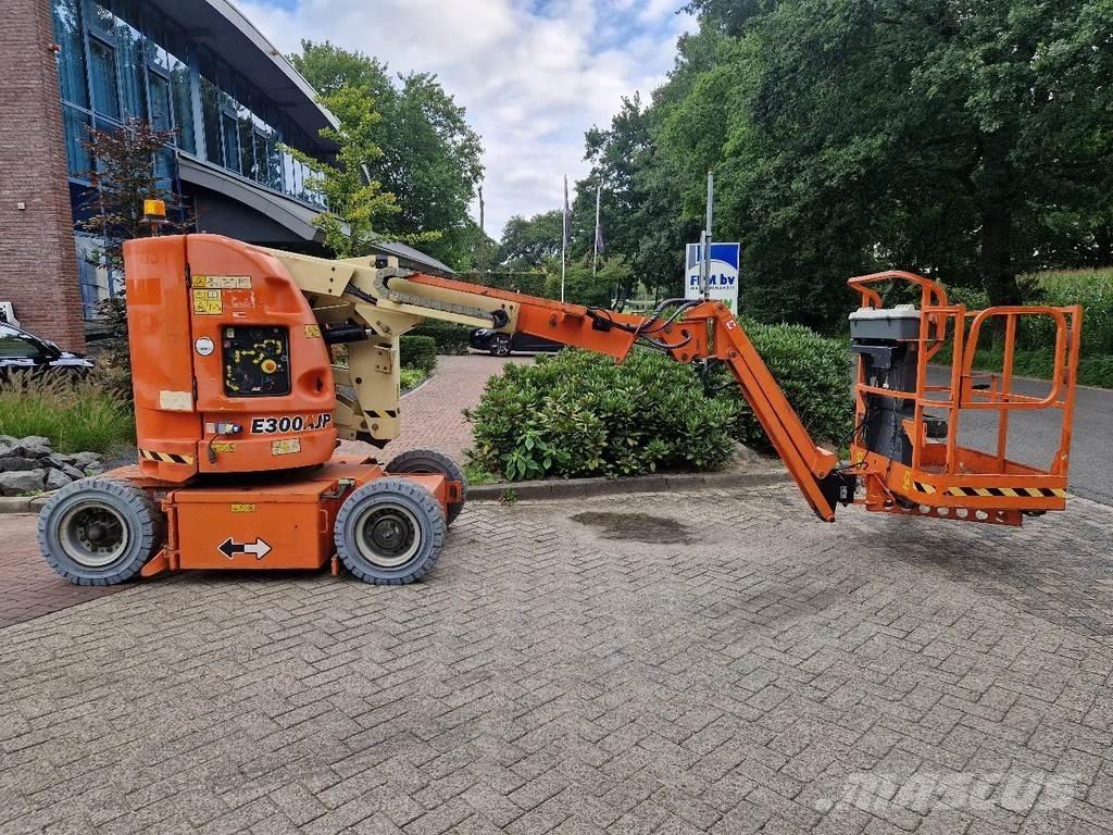 JLG E300AJP Съчленени стрелови подемници