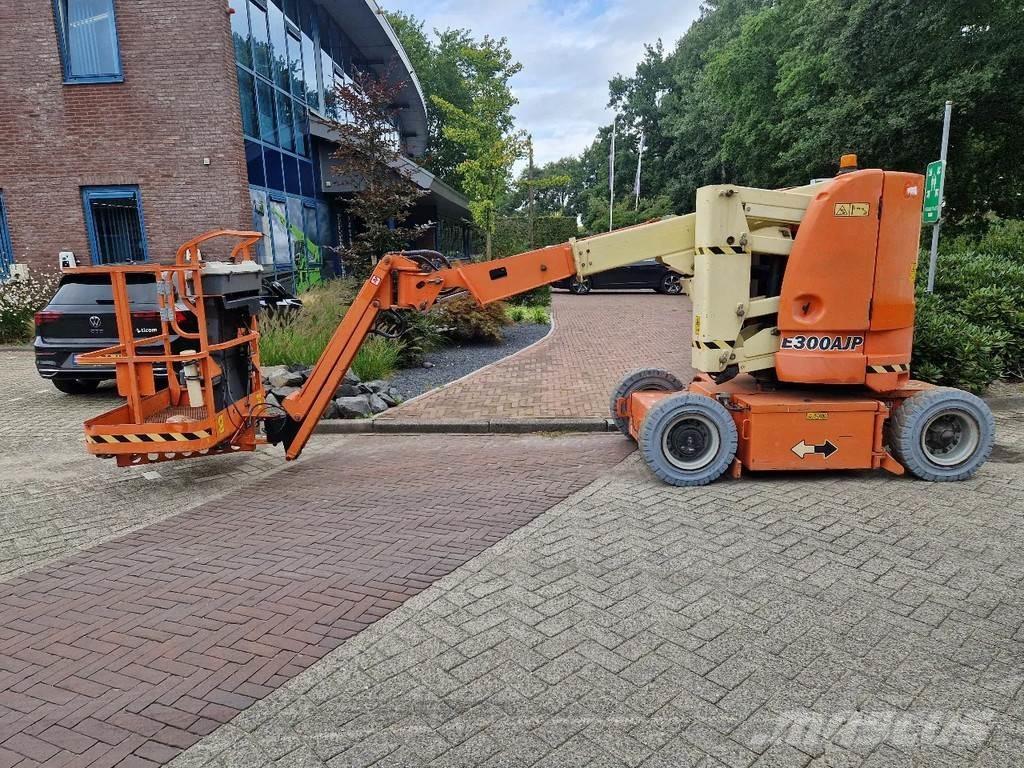 JLG E300AJP Съчленени стрелови подемници