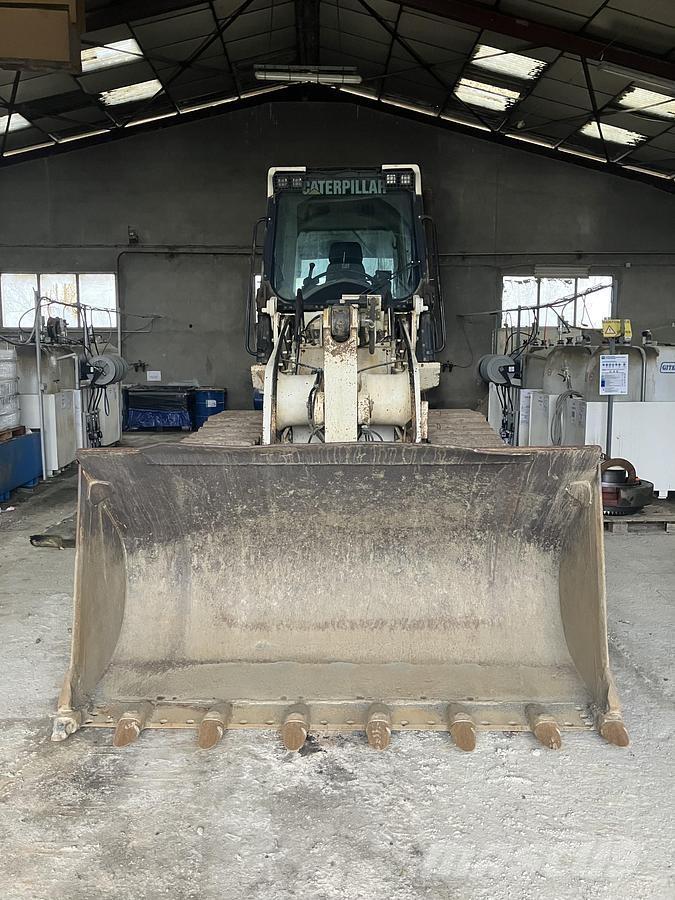 CAT 963D Верижен товарач