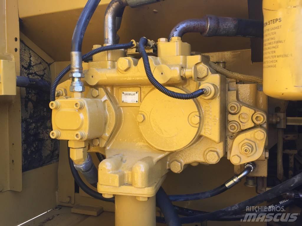 CAT 320 D Верижен екскаватор