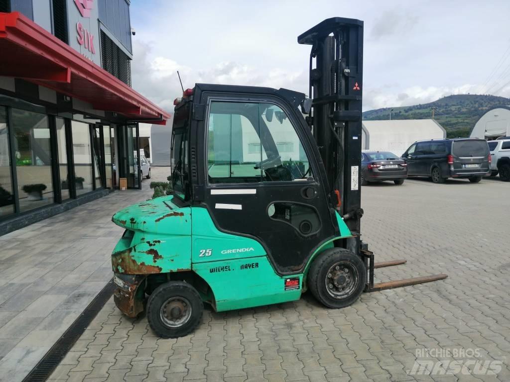 Mitsubishi FD25N Дизелови камиони