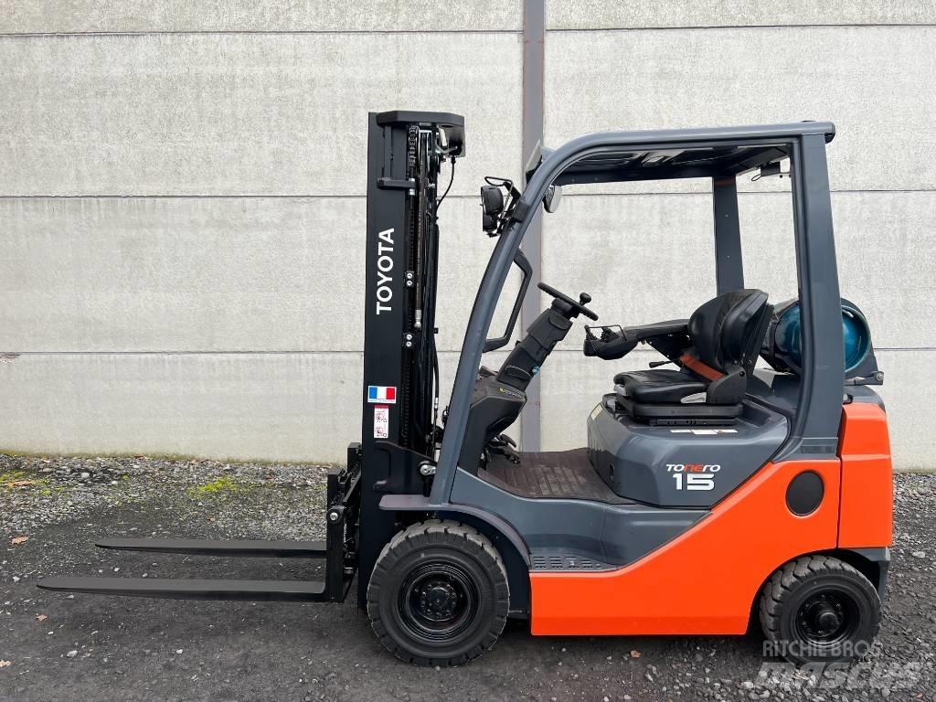 Toyota 02-8 FGF 15 Камиони с АГУ