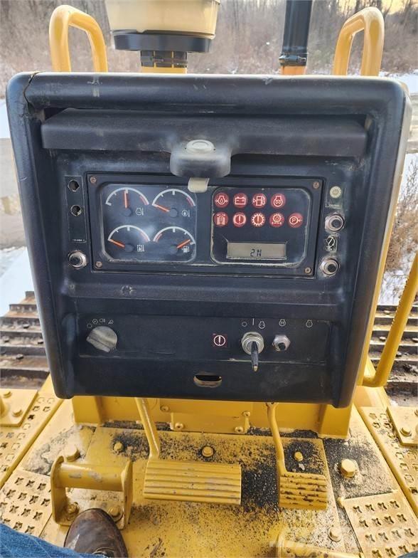 CAT D6M XL Верижни булдозери
