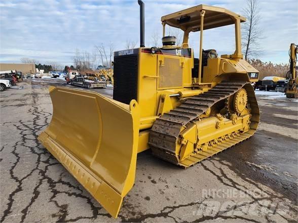 CAT D6M XL Верижни булдозери
