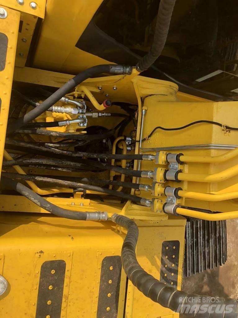 Komatsu PC200-8 Верижен екскаватор