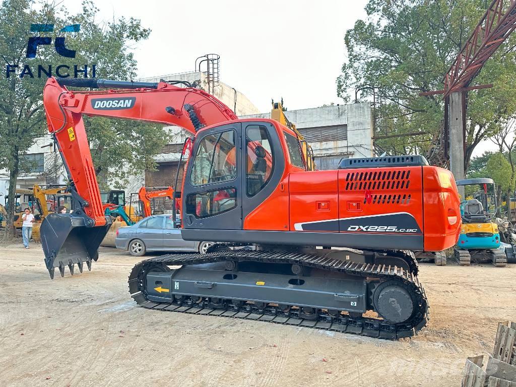 Doosan DX 225 LC Верижен екскаватор