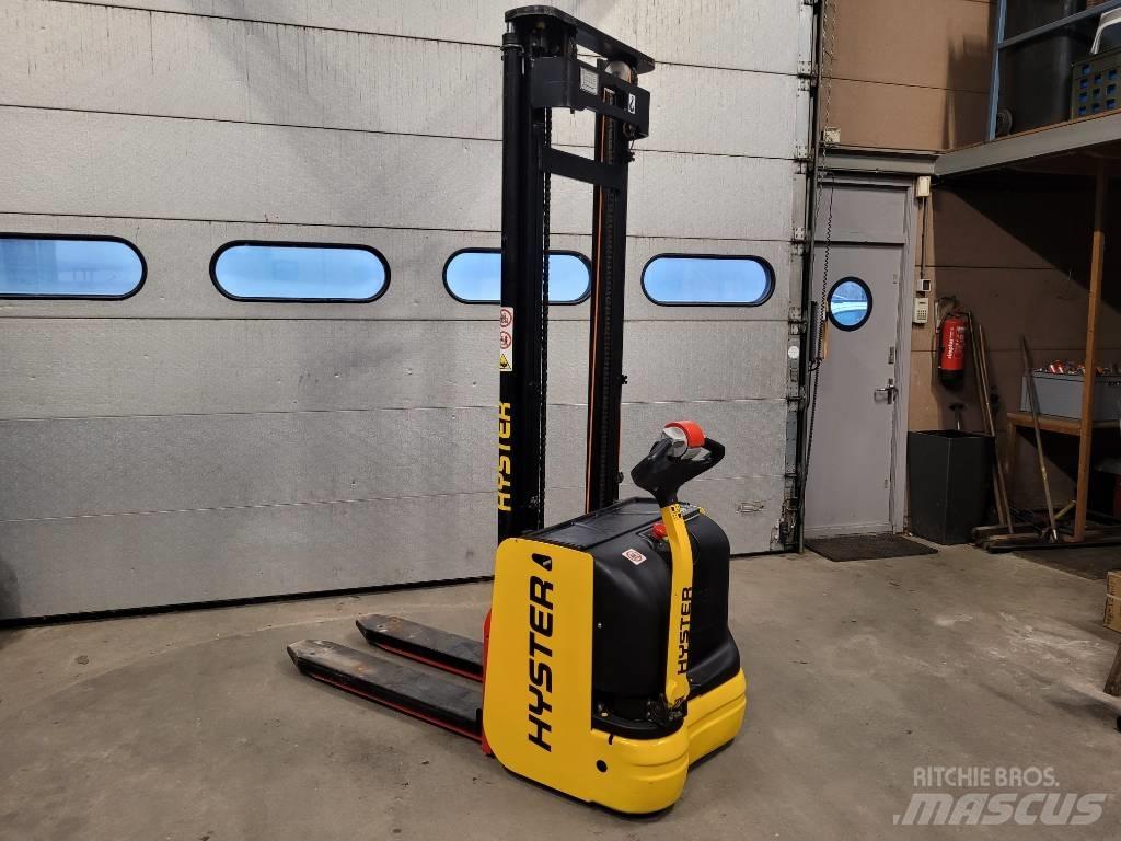 Hyster S 1.6 Колички високоповдигачи с теглич