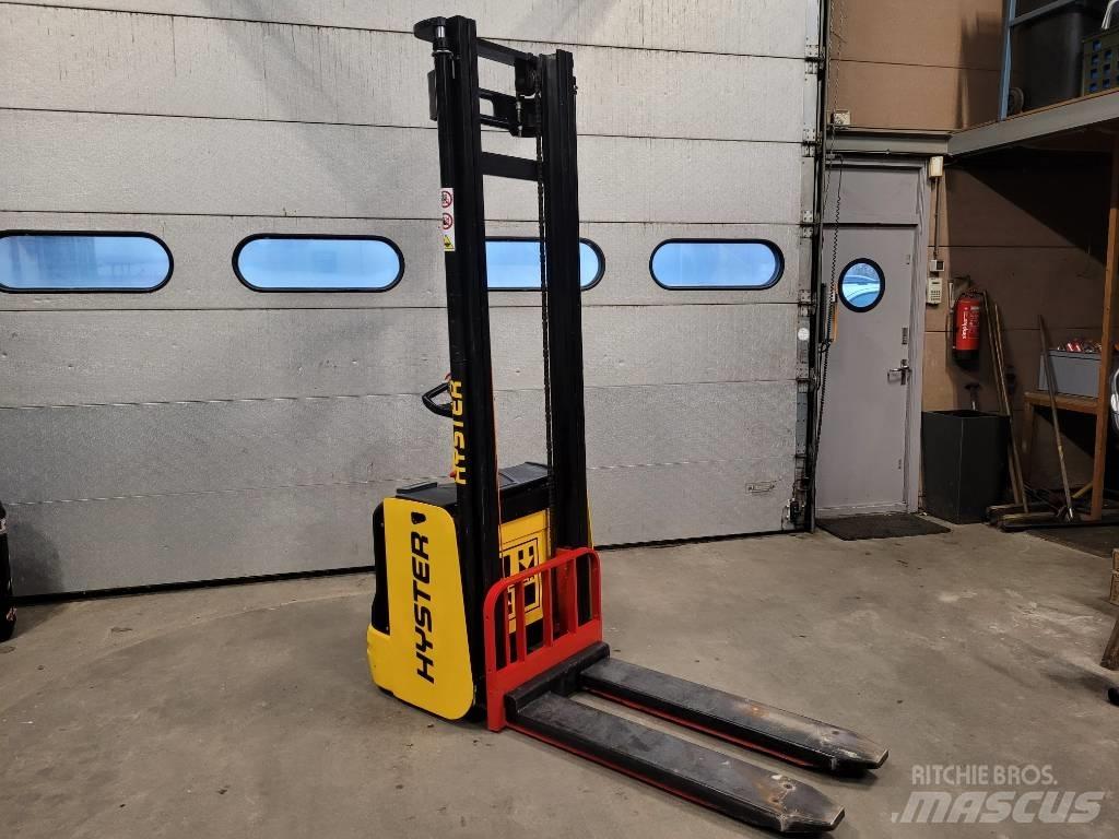 Hyster S 1.6 Колички високоповдигачи с теглич