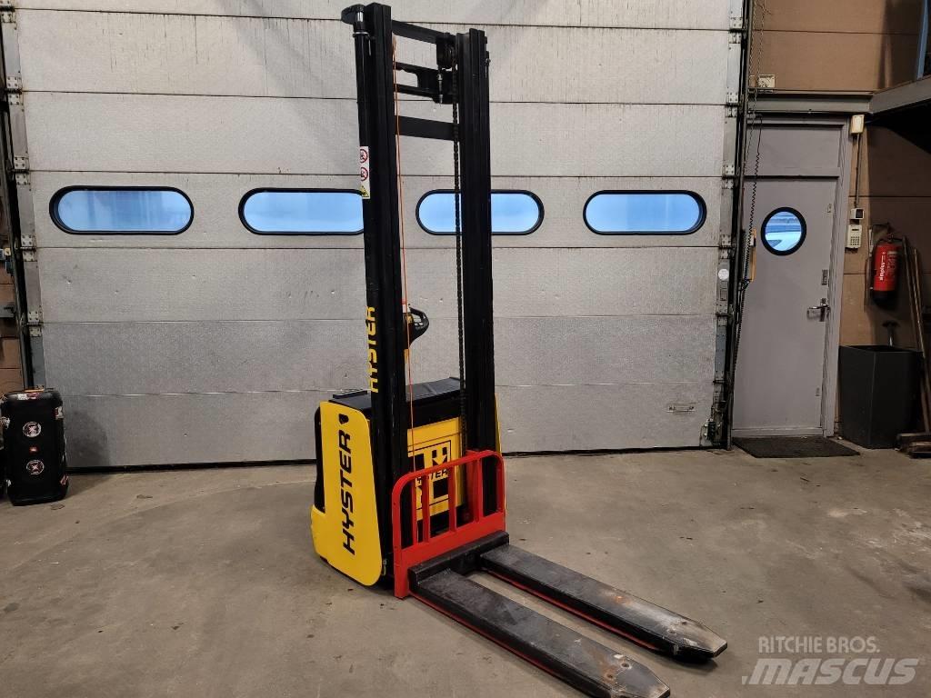 Hyster S 1.6 Колички високоповдигачи с теглич