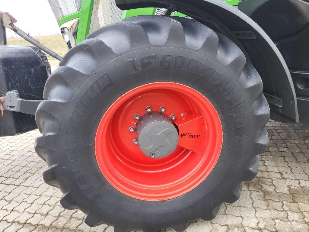 Fendt 828 Vario Трактори