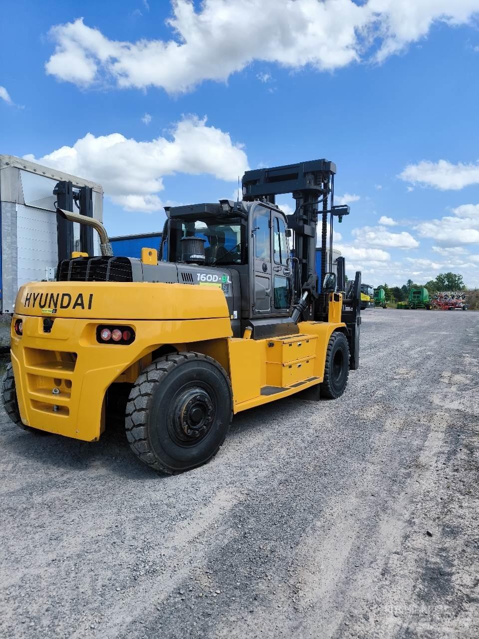 Hyundai 160D-9L Моторизирани високоповдигачи с открити платформи
