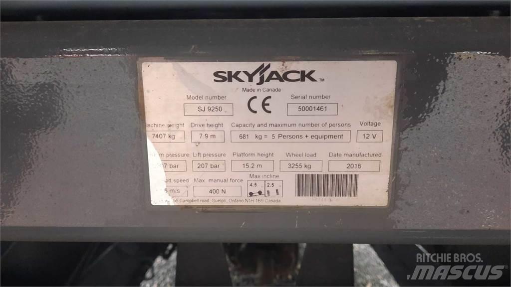 SkyJack 9250RT Ножични работни платформи