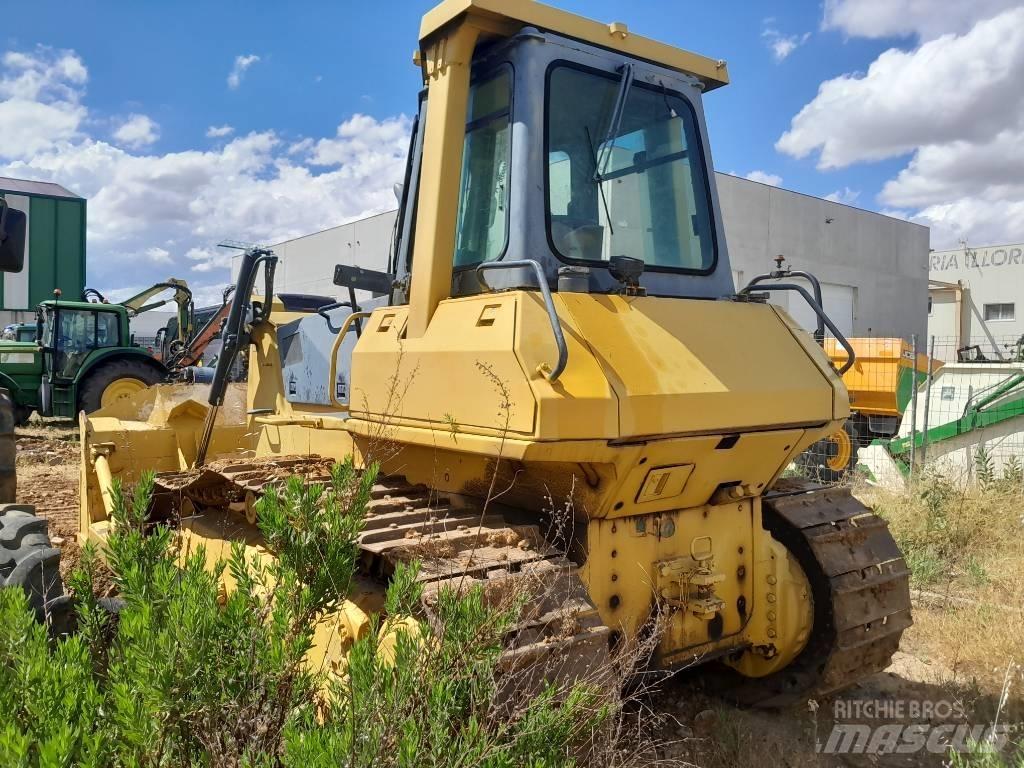 Komatsu D 65 E Верижни булдозери
