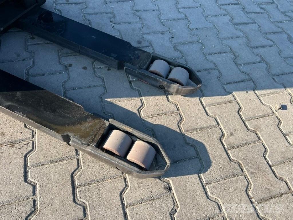 Toyota SPE 140 Колички високоповдигачи с теглич