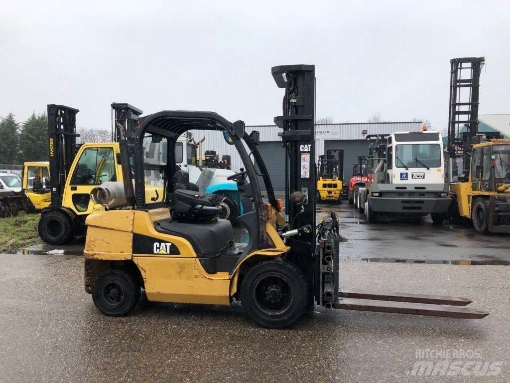 CAT GP35N Камиони с АГУ
