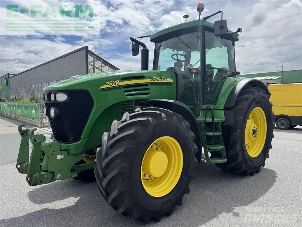 John Deere 7920 Трактори