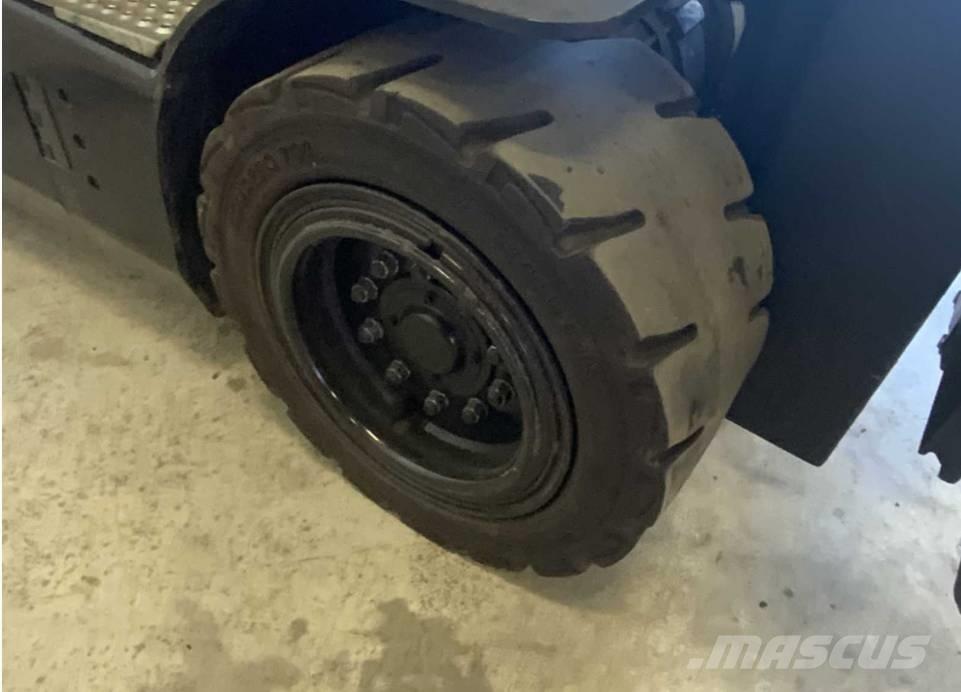 Doosan B 25 X-7 Електрически вилични кари-повдигачи