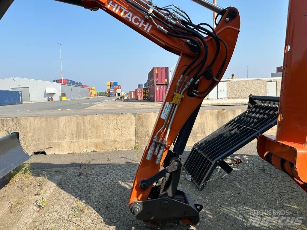 Hitachi ZX95W-7 Колесни екскаватори