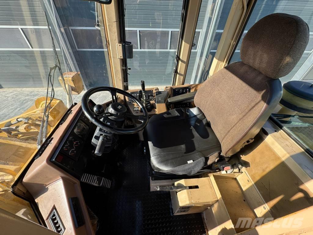 CAT 938 F Колесни товарачи