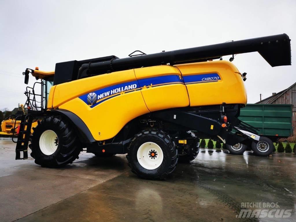 New Holland CX8070 Комбайни