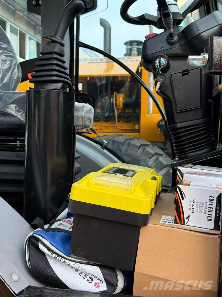 CAT 420 F Товарач със заден ексватор