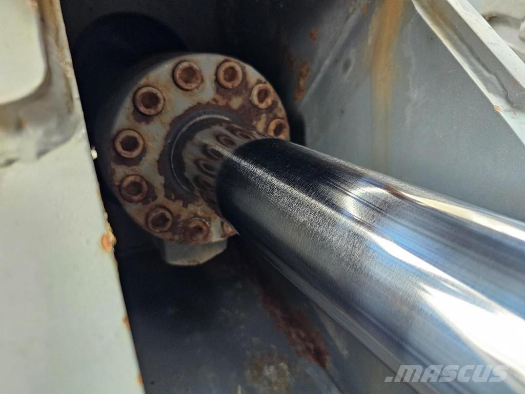 Terex TM350 Оператори на отпадъци/индустрия
