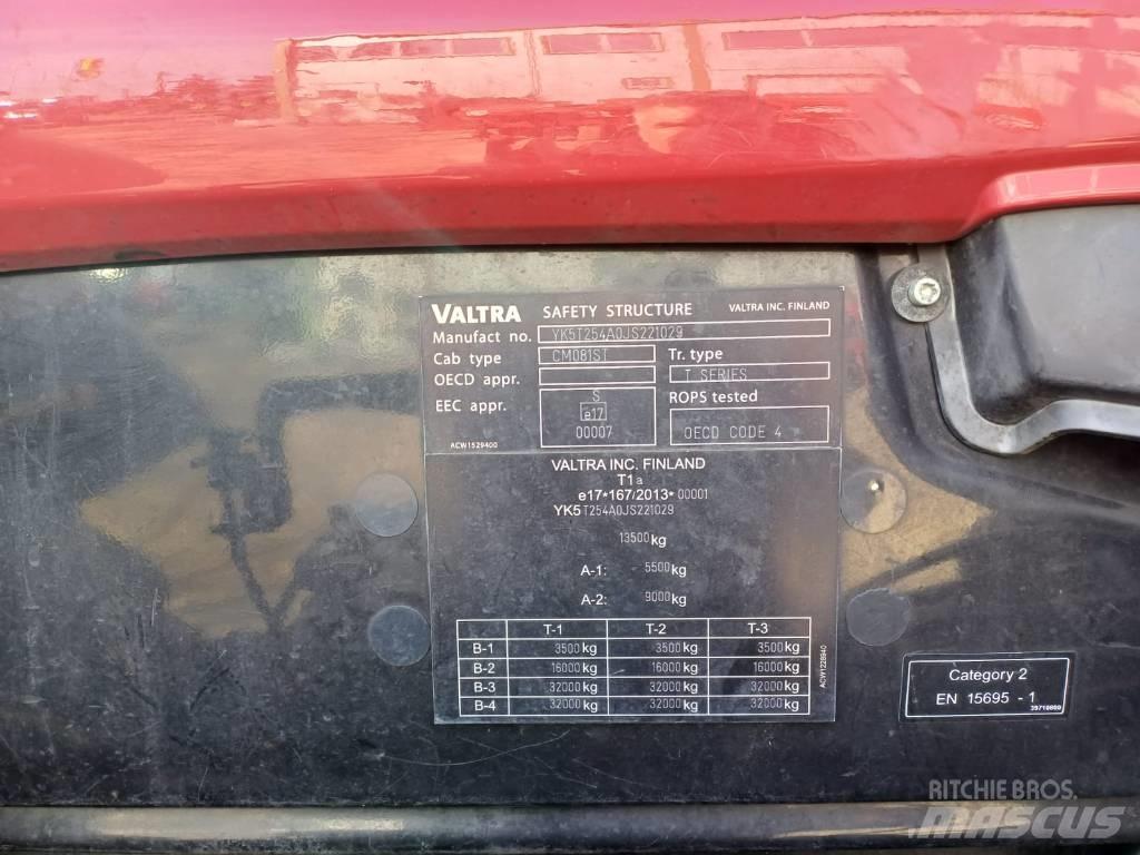 Valtra T 254 Трактори