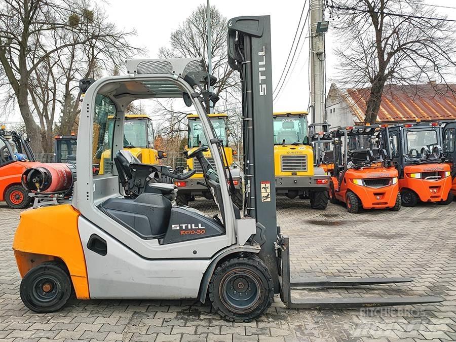 Still RX70-30T Камиони с АГУ