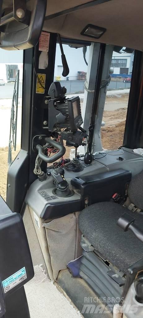 CAT D6N XL Верижни булдозери
