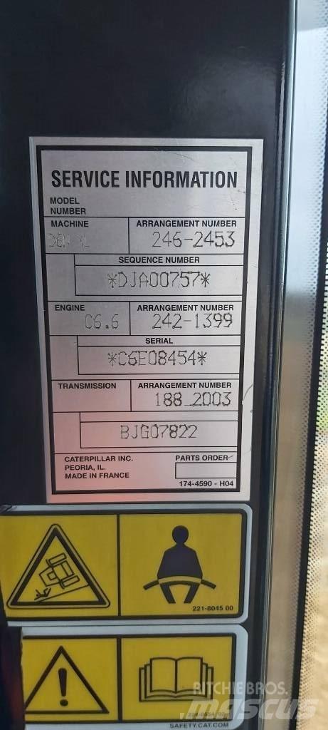 CAT D6N XL Верижни булдозери
