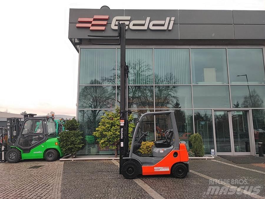 Toyota 02-8FDF15 Дизелови камиони