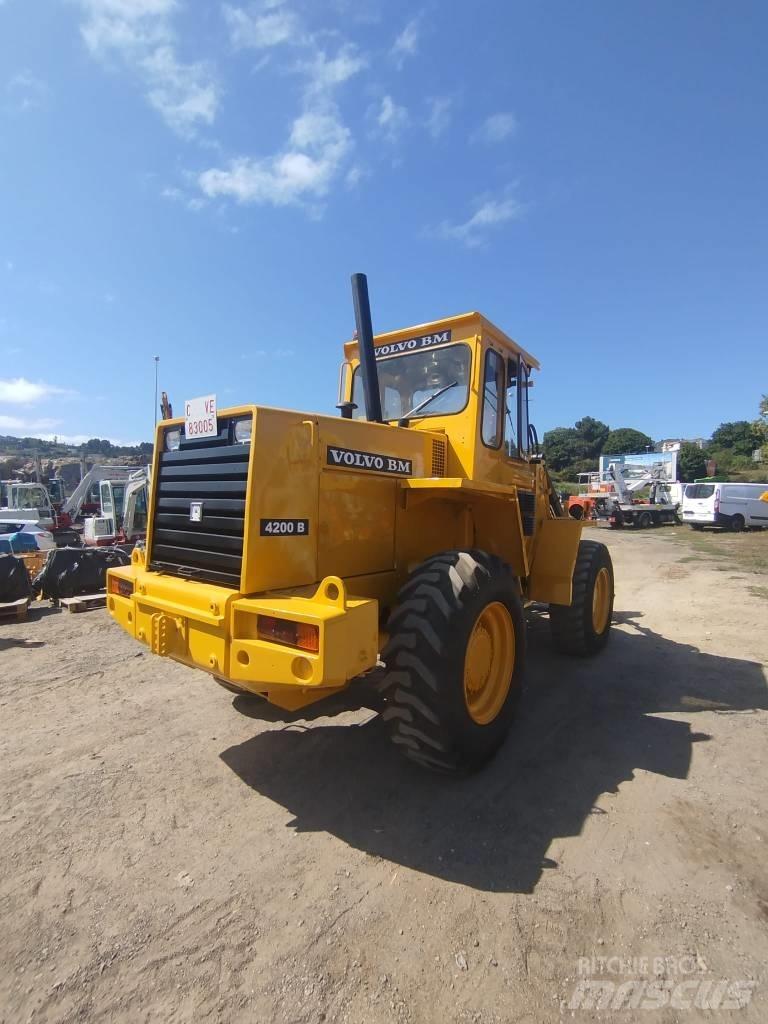 Volvo BM 4200 Колесни товарачи