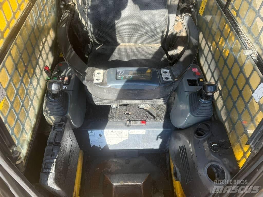 Komatsu SK 820-5 Мини товарачи
