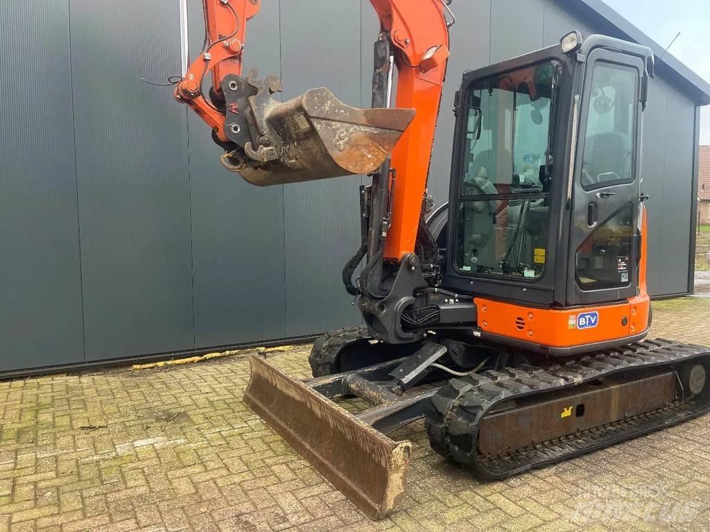 Hitachi U55-5a Мини екскаватори < 7 т