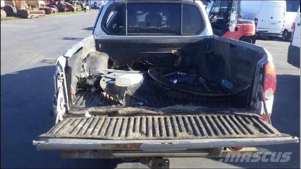 Mitsubishi L 200 3 Пикапи