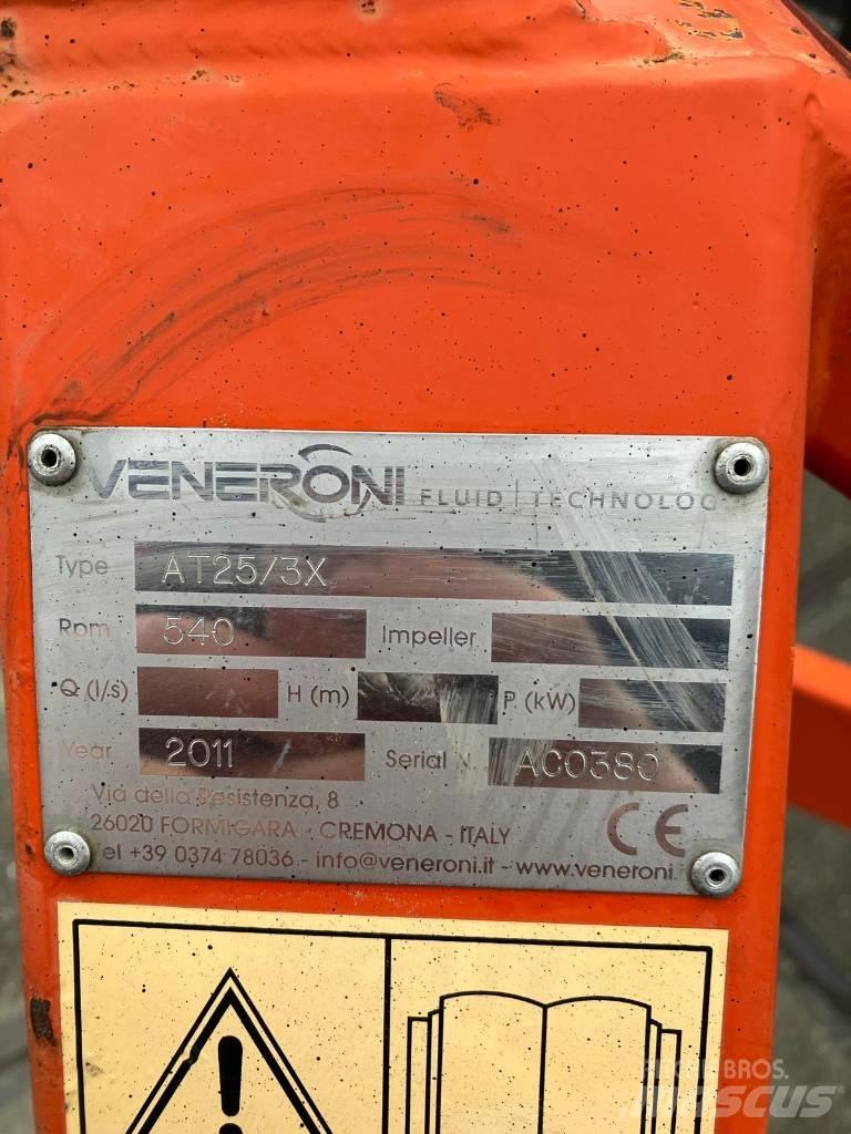 Veneroni AT25/3X Помпи за напояване