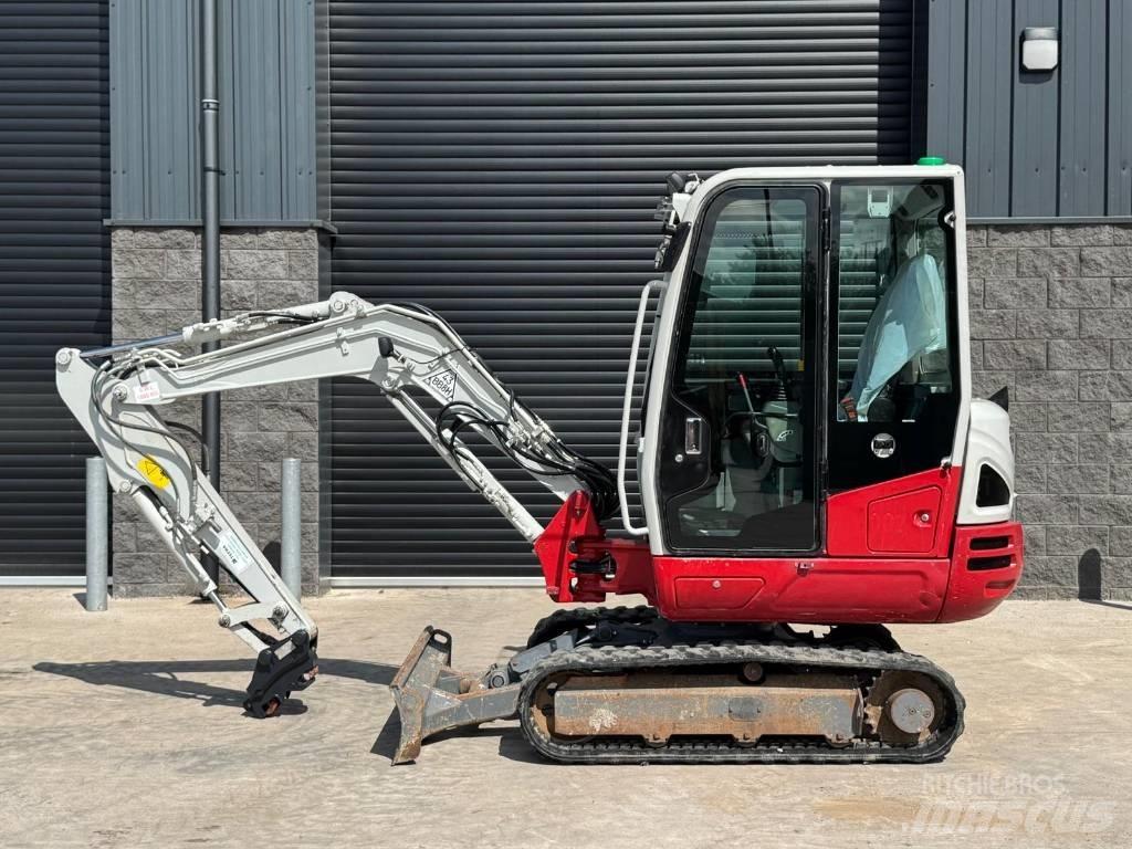 Takeuchi TB 230 Мини екскаватори < 7 т