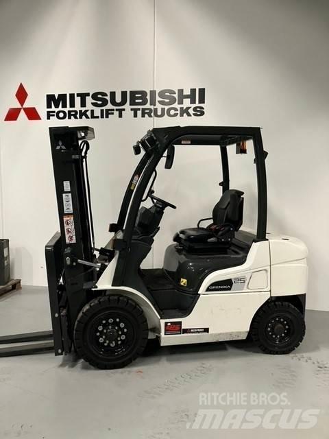 Mitsubishi FD25N3 Дизелови камиони