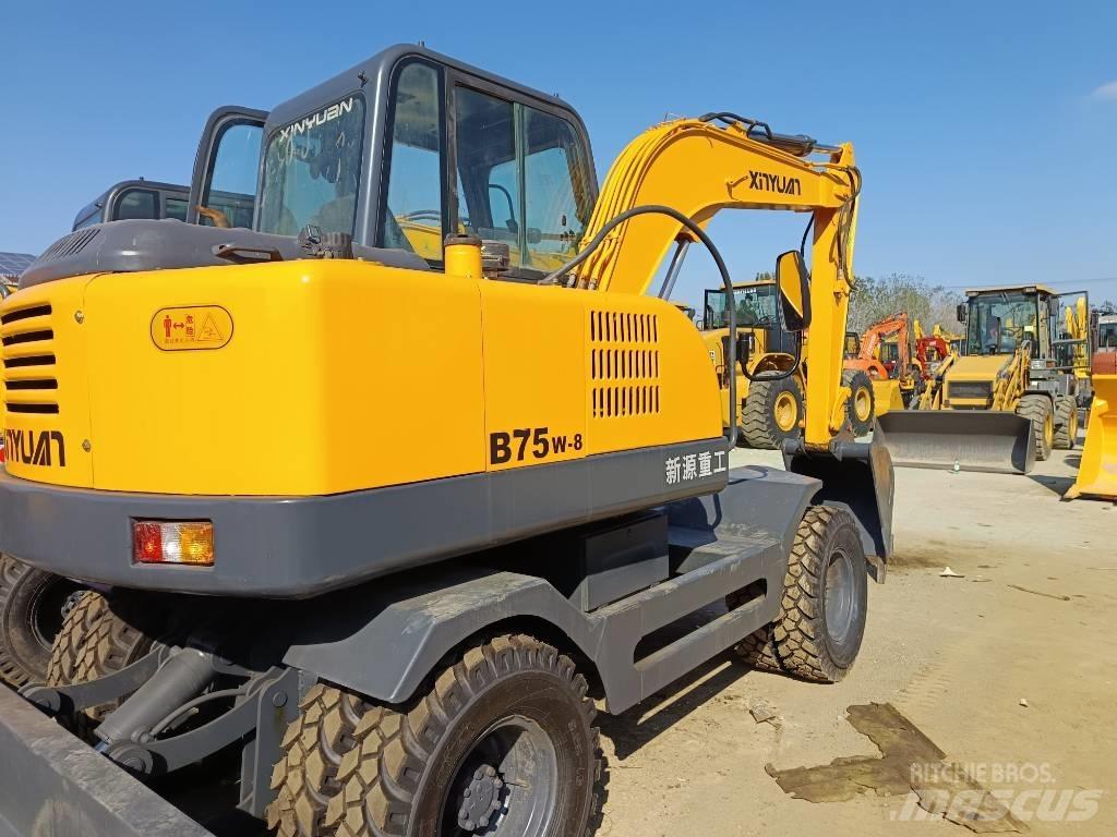 Xinyuan XYB75W-9 Верижен екскаватор
