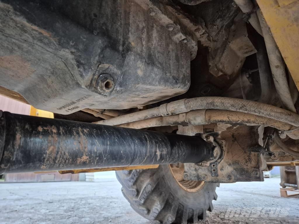 New Holland LB 110 B Товарач със заден ексватор