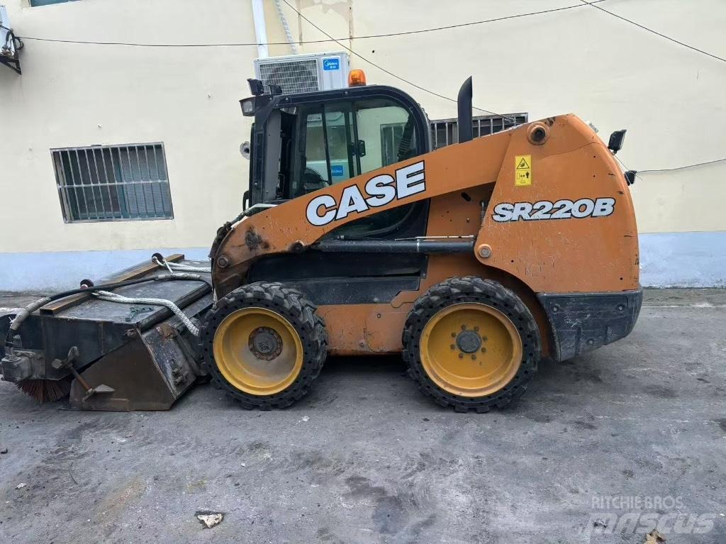 CASE SR 220B Мини товарачи
