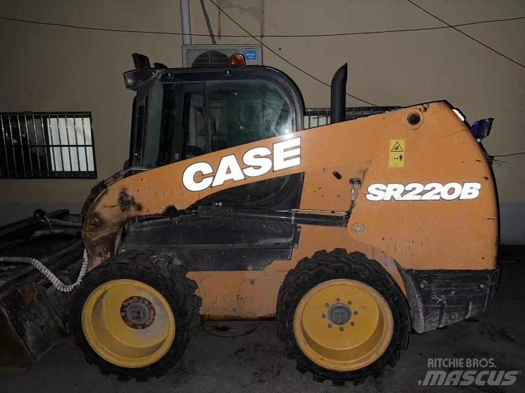 CASE SR 220B Мини товарачи
