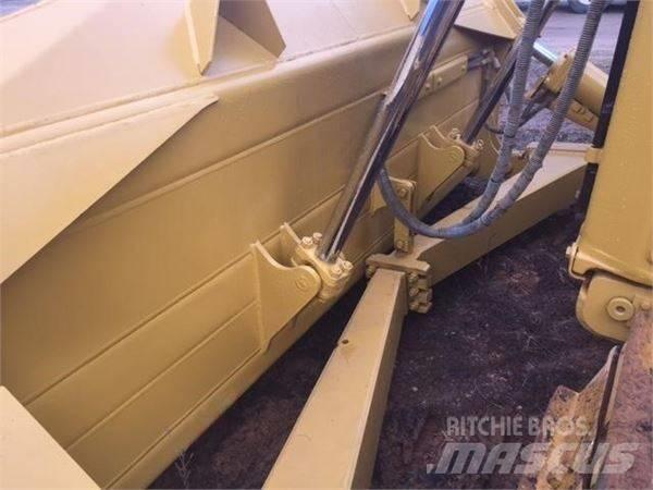 CAT D 6 R Верижни булдозери
