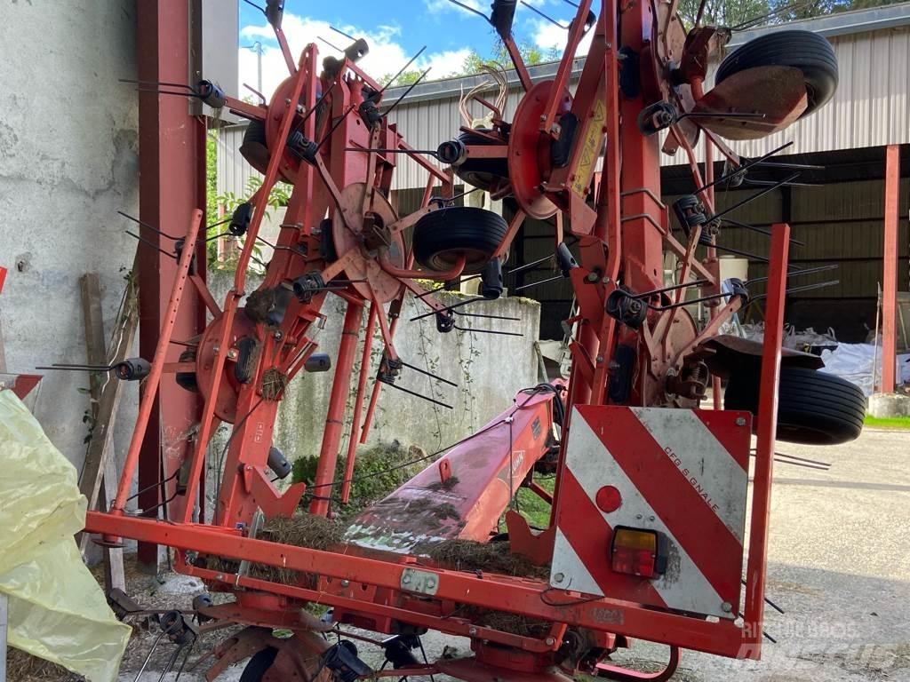 Kuhn GF8702 Гребла и сенообръщачки
