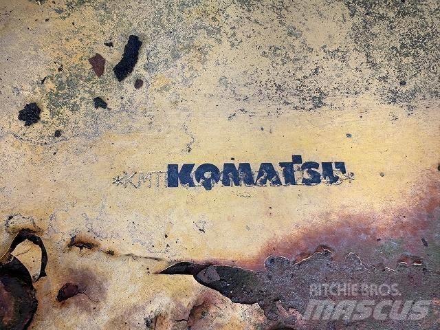 Komatsu PC200-7 Средни екскаватори 7т - 12т